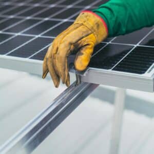 Montaj panouri solare și sisteme fotovoltaice în Ploiești – instalare completă și mentenanță