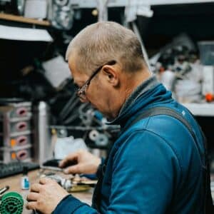 Servicii de electrician autorizat în București – montaj, reparații, intervenții rapide