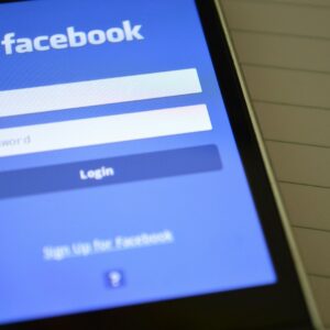 Ofer servicii complete de administrare conturi Facebook & Instagram pentru afaceri